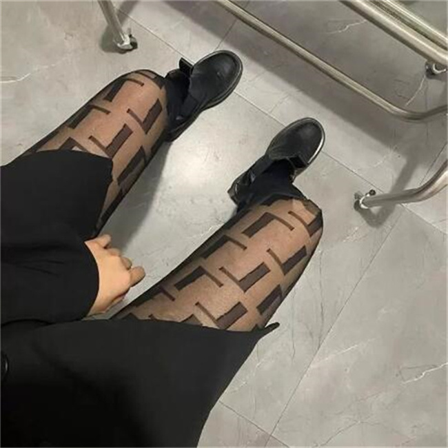 Hemtextil Kvinnokläder Sexiga trosor Designer Strumpor Klänningar för kvinnliga modebrev Tights Net Stocking Ladies Wedding Party