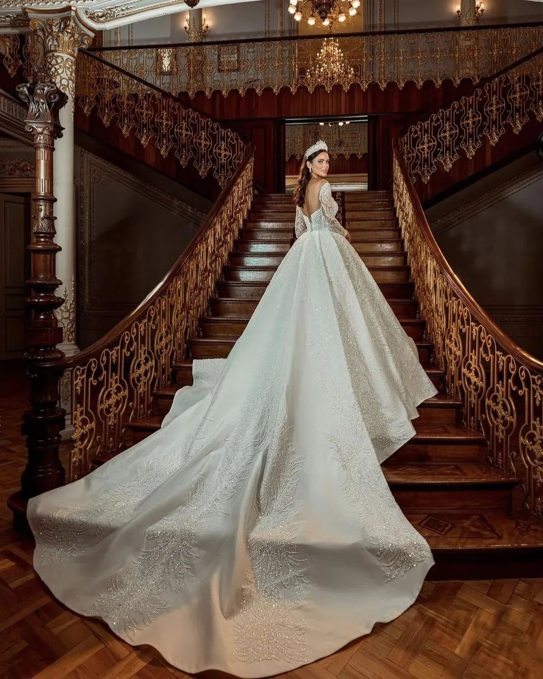 Classic Shine Lace A-Line Wedding Dresses Eleganta pärlor Applices Slim Fit Ball Gown Brush Train Brudklänningar Klänning Anpassad D-H23519
