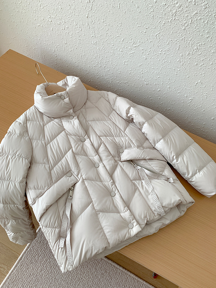 2023 New Winter Fashion Loose Short Quilted Puffer Jacket Women Warm Lightweight Straps 90% White Duck Down Casual Coat