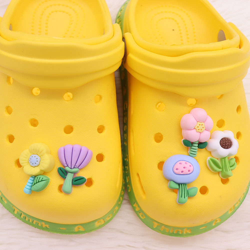 MOQ 20 pezzi PVC Cartoon Kawaii fiore colorato accessori ciondoli scarpe decorazione fibbia braccialetto intasato regalo feste