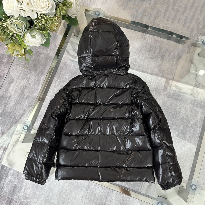 2023 Baby Designer Clothes Piumino bambini nuovi Famiglia Inverno Ragazzi e ragazze Peluche con cappuccio spesso Piumini Abbigliamento bambini