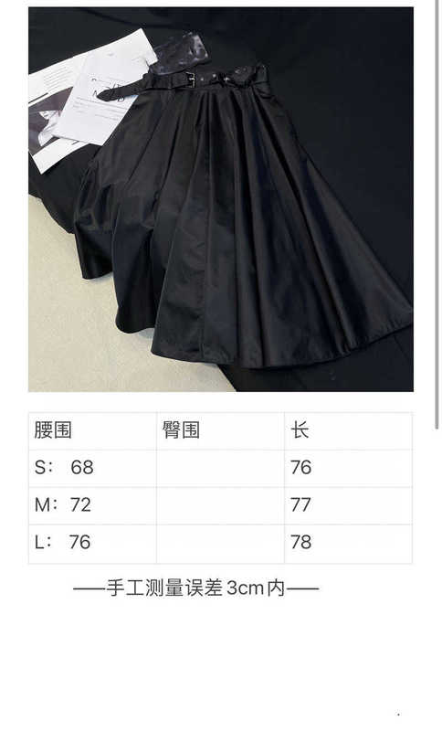 Kvinnors shorts designer 2023 tidigt hösten ny nanyou pra triangel midjepåse 3d hög asymmetrisk veck stor sväng halv kjol för kvinnor j9lk