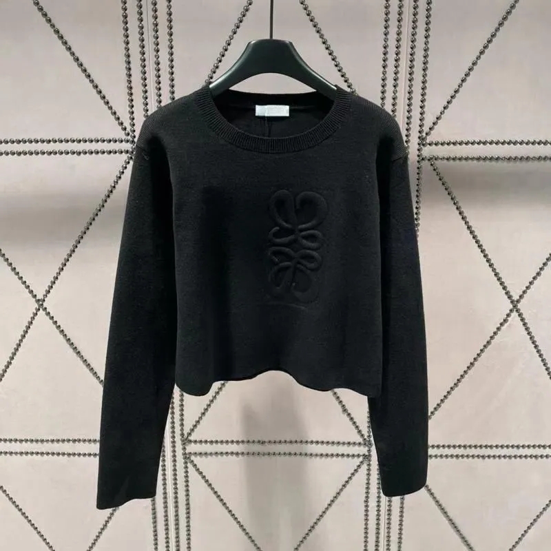 Nuovo maglione girocollo da donna di tendenza con lettera in rilievo in bianco e nero, ampio e sottile