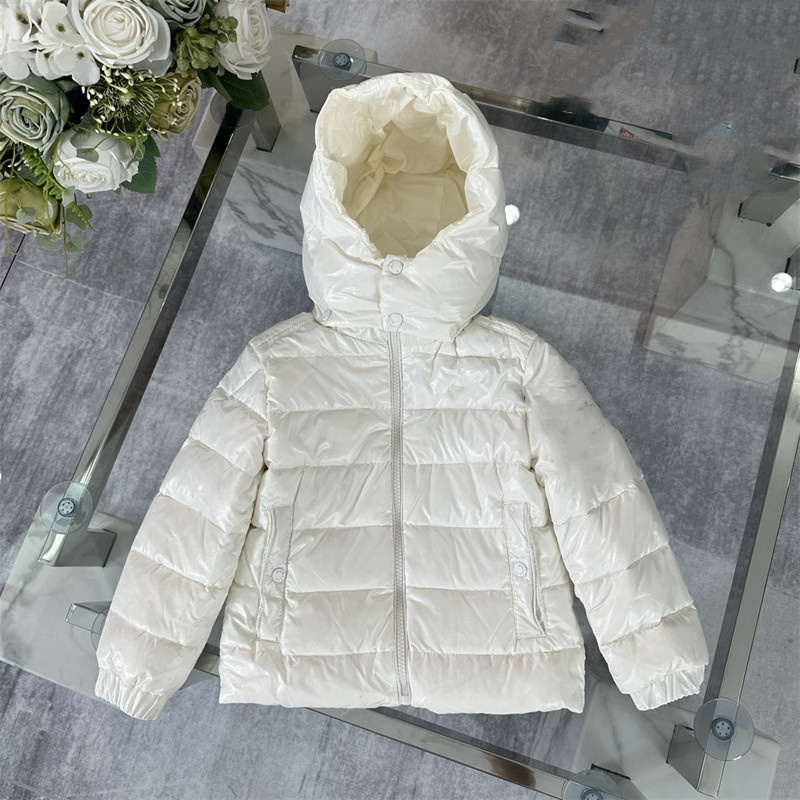 2023 Baby Designer Clothes Piumino bambini nuovi Famiglia Inverno Ragazzi e ragazze Peluche con cappuccio spesso Piumini Abbigliamento bambini