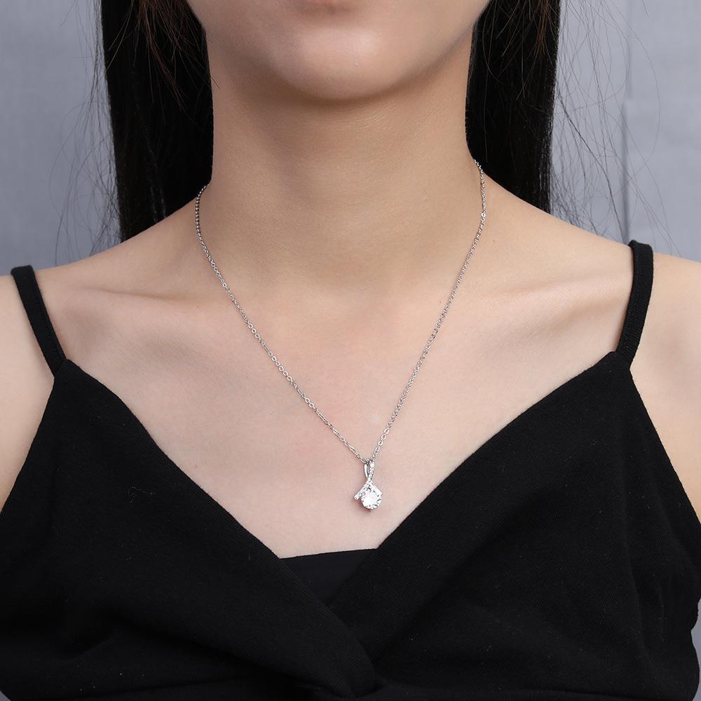 2023 Härlig imitation Mosang Diamond Pendant Women Zircon Necklace Temperament Long ClaVicle Silver Chain Necklace With Box