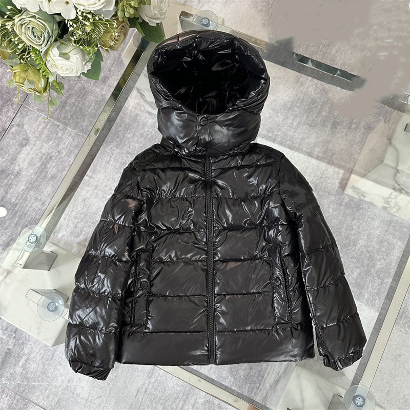 2023 Baby Designer Clothes Piumino bambini nuovi Famiglia Inverno Ragazzi e ragazze Peluche con cappuccio spesso Piumini Abbigliamento bambini