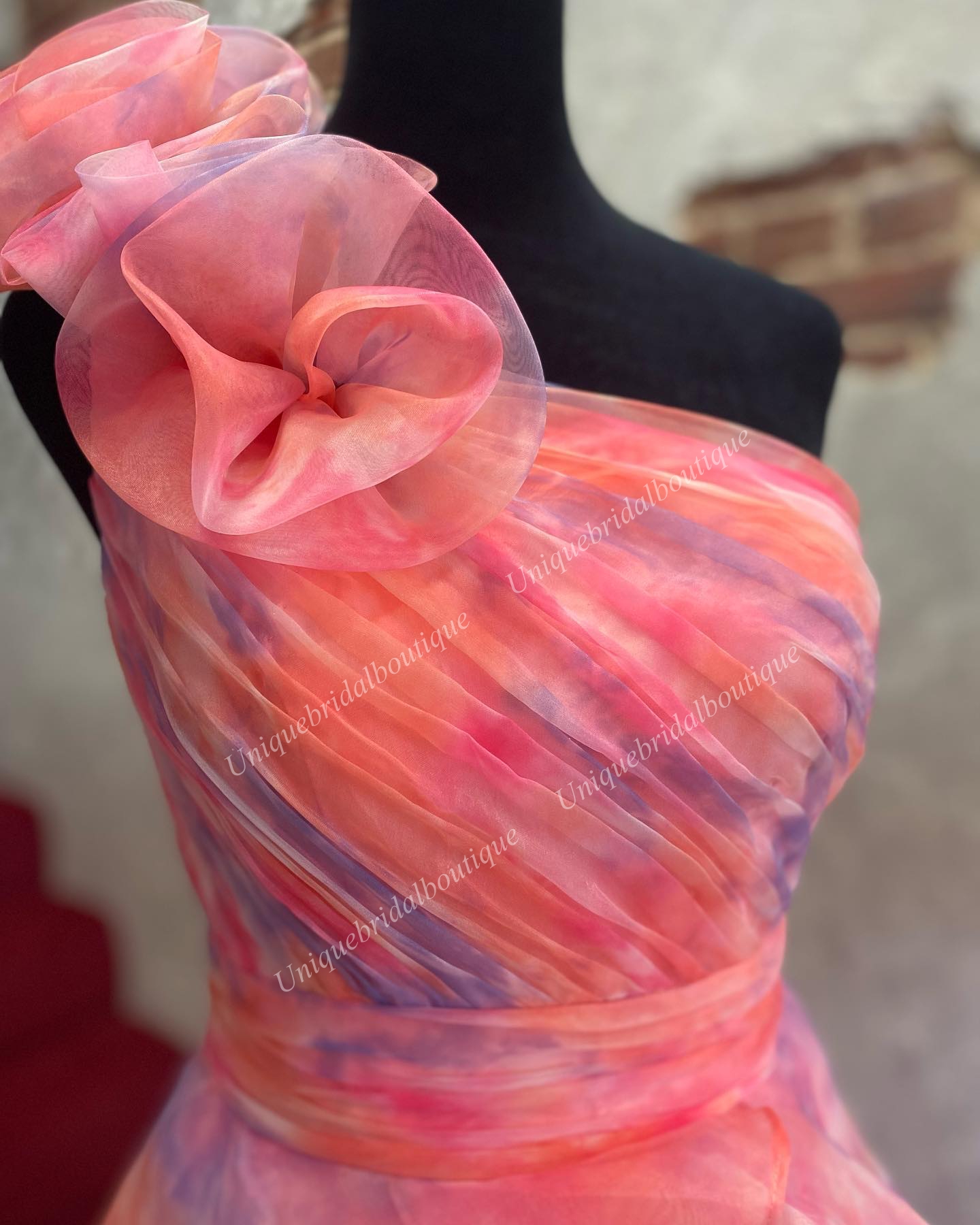 Robe de bal imprimée rose 2k24, asymétrique épaule dénudée, volants, couches en organza floral, ligne a, concours de beauté, soirée formelle, événement, piste, cravate noire, gala, robe de 16 ans, taille haute