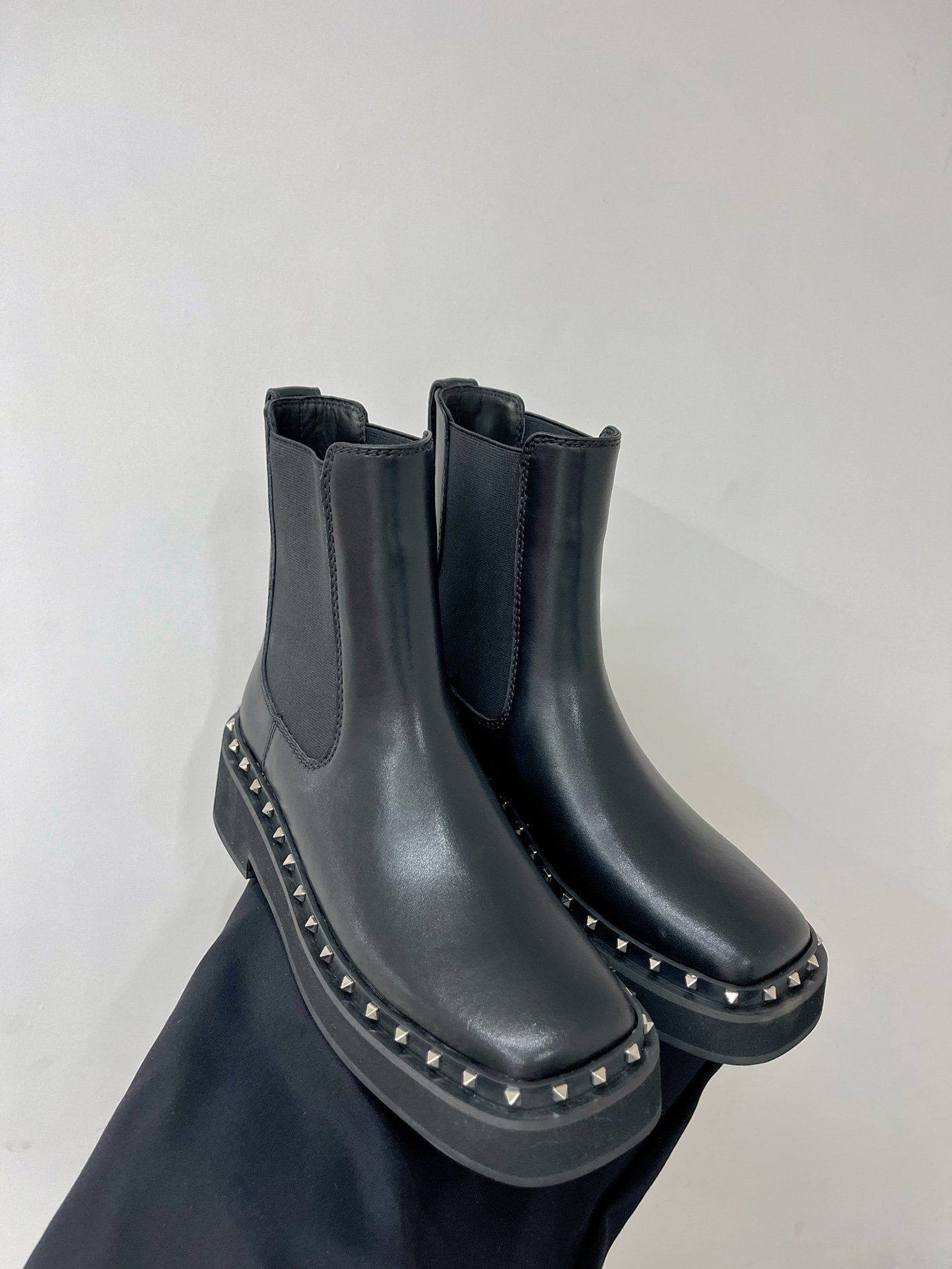 Top Quality Rivet Decor Real Leather Motorcycle Boot Female Black Square Toe Thick Sole Lace-Up Fashion Desinger Platform Slim Modern Boot heel