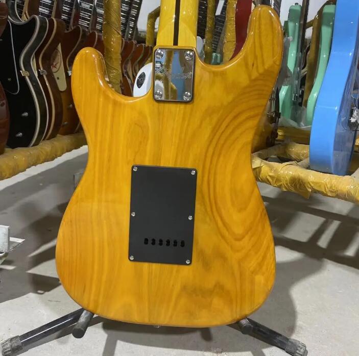 메이플 지판, 투명한 노란색 및 검은 색 픽가드, 고품질, 무료 배송이 포함 된 전기 ST 기타