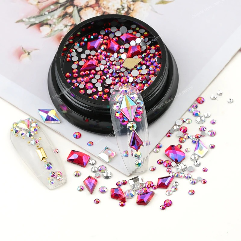 1 scatola Mix Diverse cristalli fai da te Pietre Design unghie Strass in vetro ciondoli Decorazioni nail art 3D Nuovi arrivi Accessori Nail art Decorazioni con strass Alta