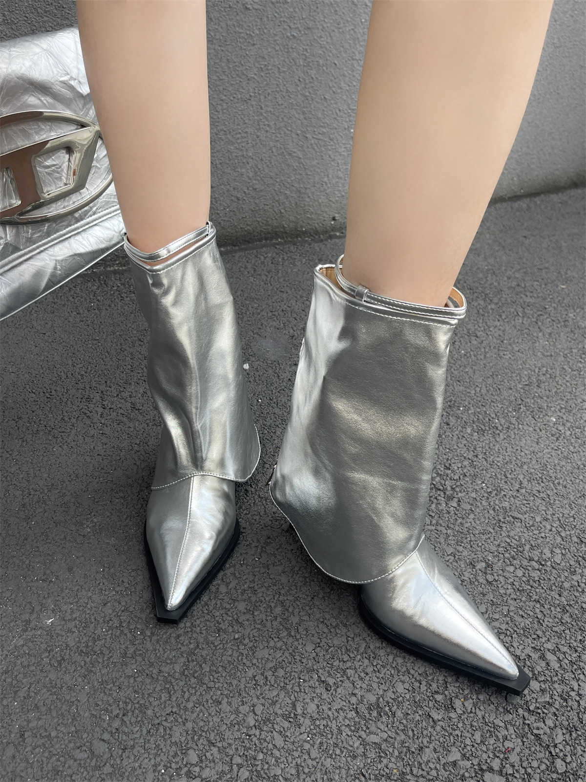 Small niche design high heeled short boot style autumn style Spicy Girl Boots Children's pointed toe thin heels white mid leg pants boots 231028