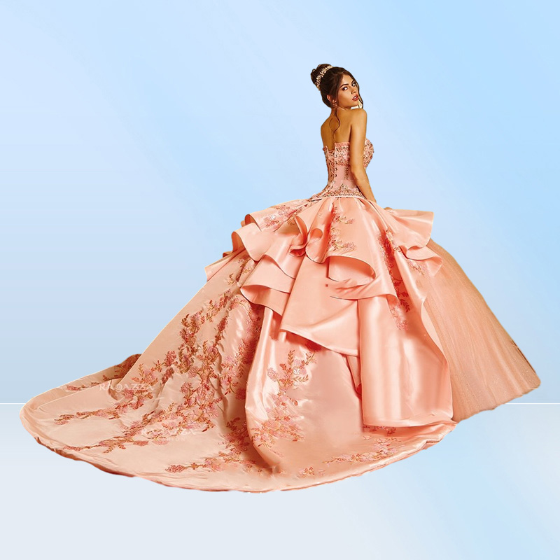 Abito da ballo in perline di elegante abiti Quinceanera Abiti a cuore Schetto Appliqued Sweet 16 Dress Satin Sweep Train Masquerade Capesquerade Gowns8373063