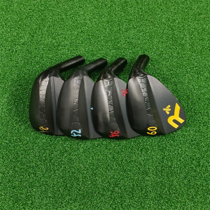 2023New Golf Clubs Little Bee Golf Clubs colorés CCFORGED cales argent et noir 48 52 56 60 degrés corps de tige en acier avec couvercle de capuchon