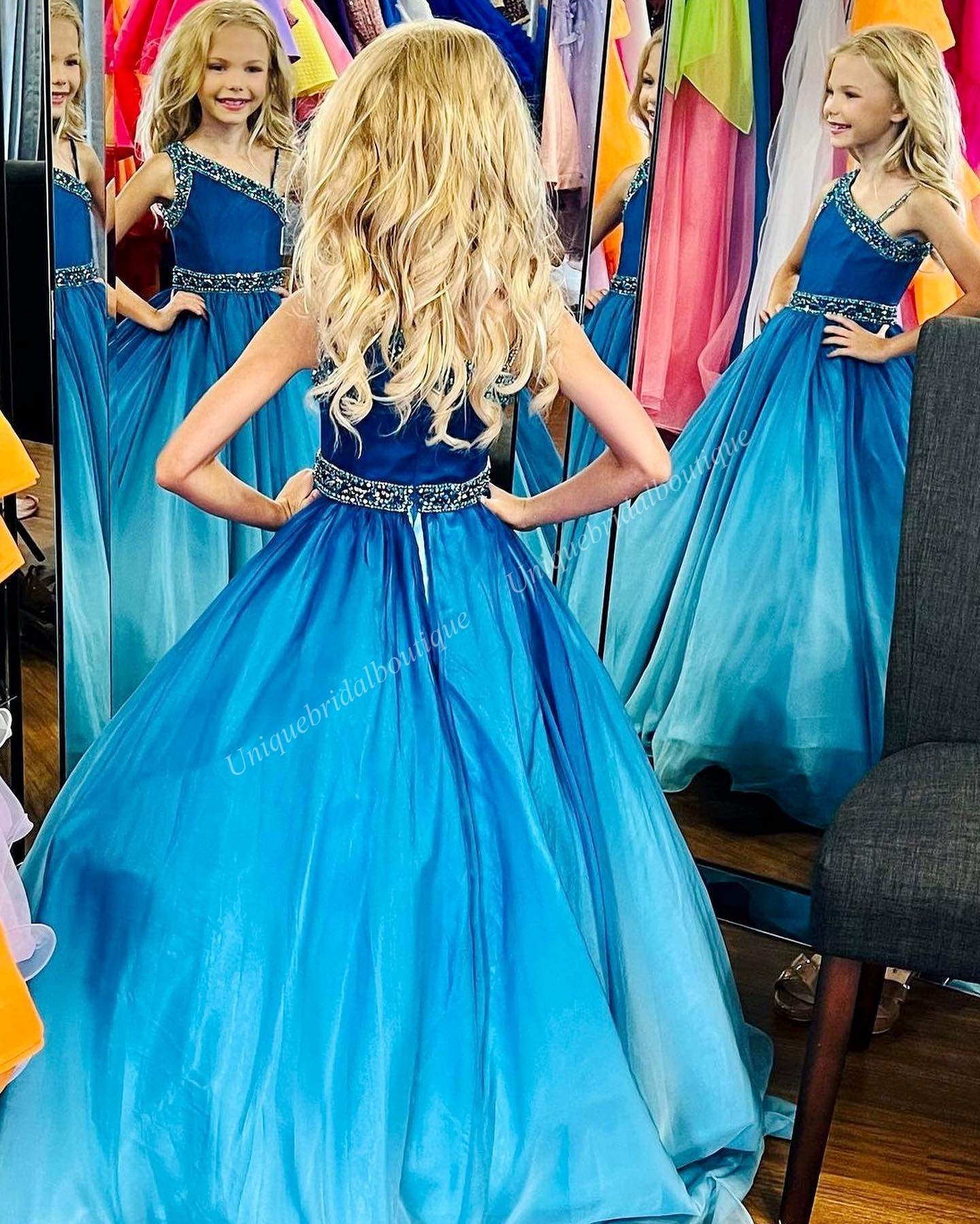 Ombre Blue Girl Pageant Dresses 2024 Crystals Beading Dress Ballgown Little Kids Birthday One-Shoulder Formal Party Wear Gowns Infant Toddler Teens Ombre-Red