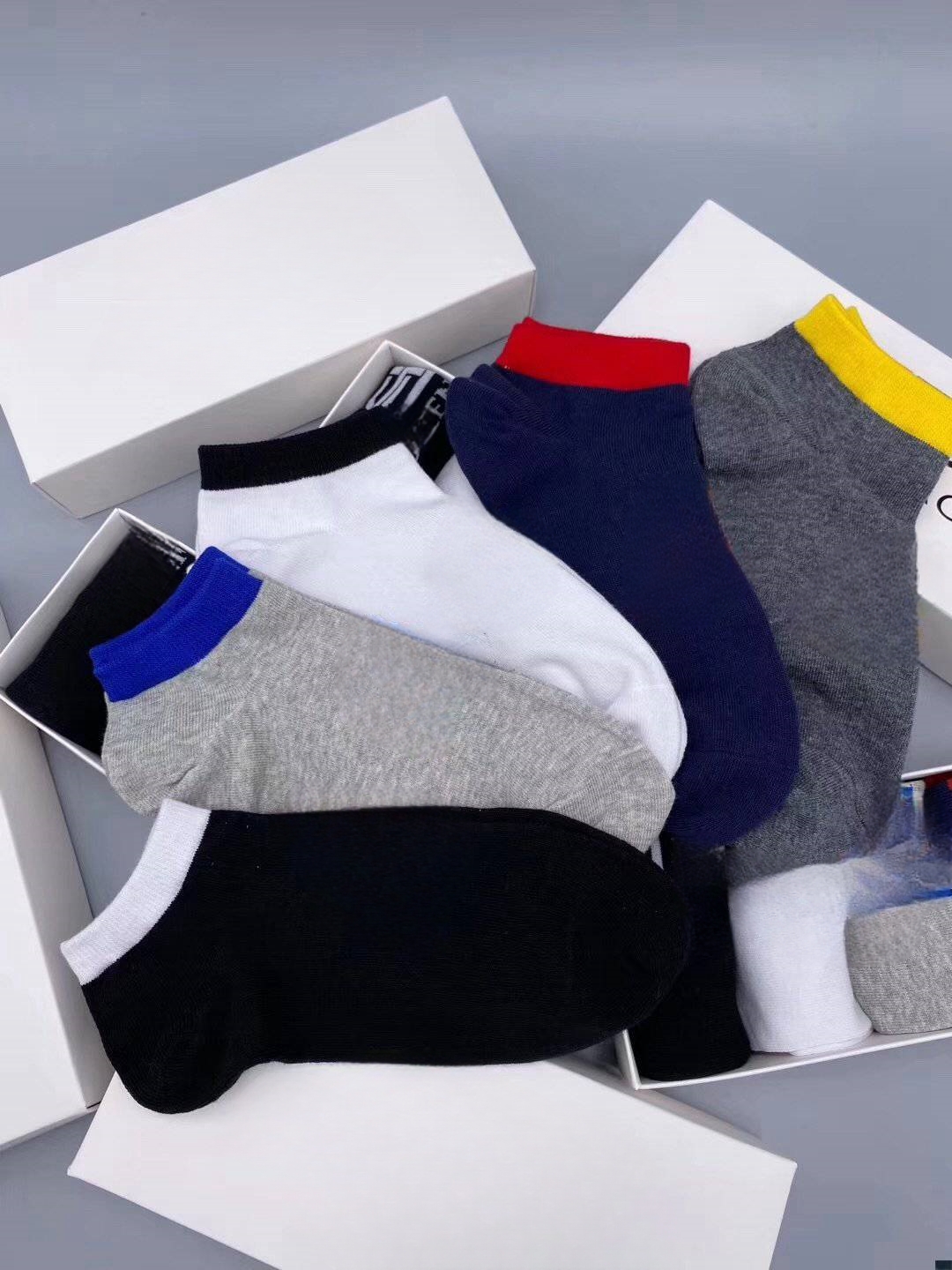 Ensemble de cinq pièces de chaussettes pour hommes, design professionnel, tendance de la mode, atmosphère haut de gamme, numéro 33