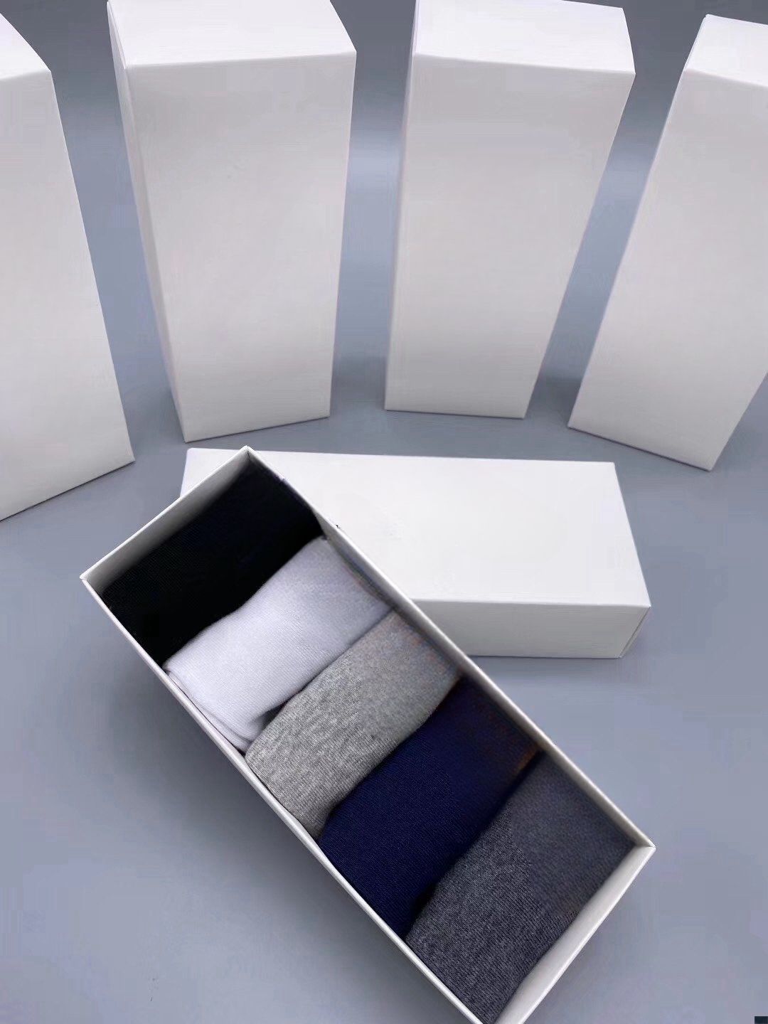 Ensemble de cinq pièces de chaussettes pour hommes, design professionnel, tendance de la mode, atmosphère haut de gamme, numéro 33