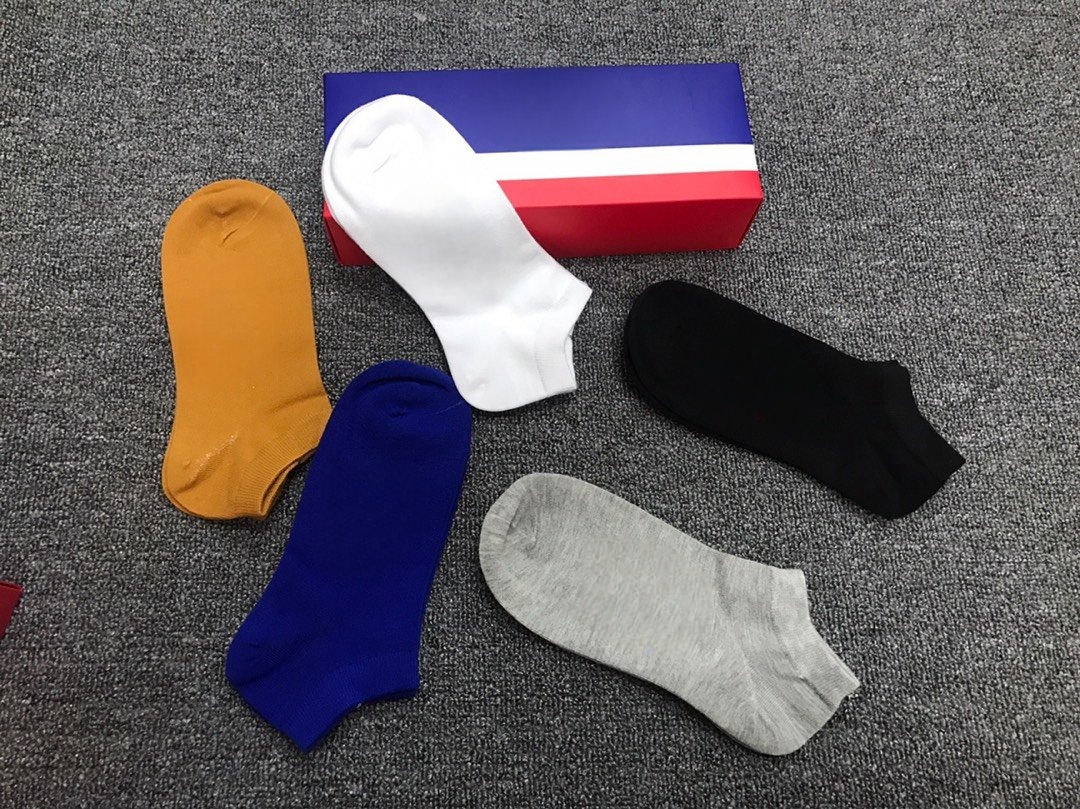 Ensemble de cinq pièces de chaussettes pour hommes, design professionnel, tendance de la mode, atmosphère haut de gamme, numéro 39