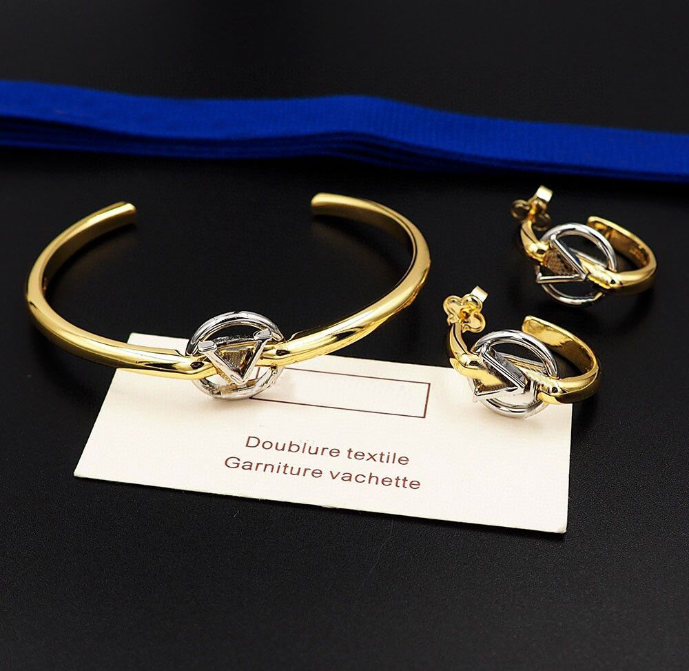 Kvinnors designer armband manschett ihålig V bokstavsring öppen armband smyckesdesigner för kvinnor