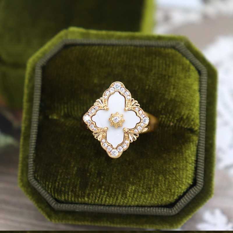 Palace Style Natural Fritillaria Ring Niche Design Open with Diamond Inlay Lucky Grass Eating Finger