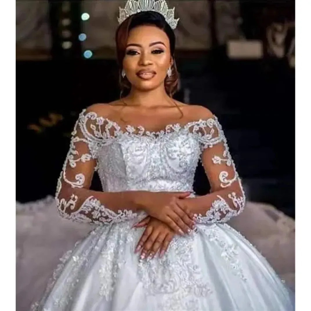 Arabo Aso Ebi Abito da ballo in pizzo Abiti da sposa le donne africane Collo trasparente Maniche lunghe Principessa Abiti da sposa Bottoni posteriori Abiti in pizzo applicati Abiti da sposa CL2848