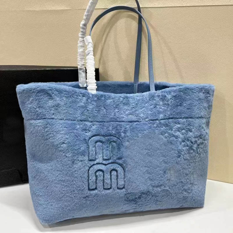 borsa firmata borsa tote borsa autunno e inverno borsa in peluche borsa moda borsa color caramello borsa di grande capacità ultimi modelli