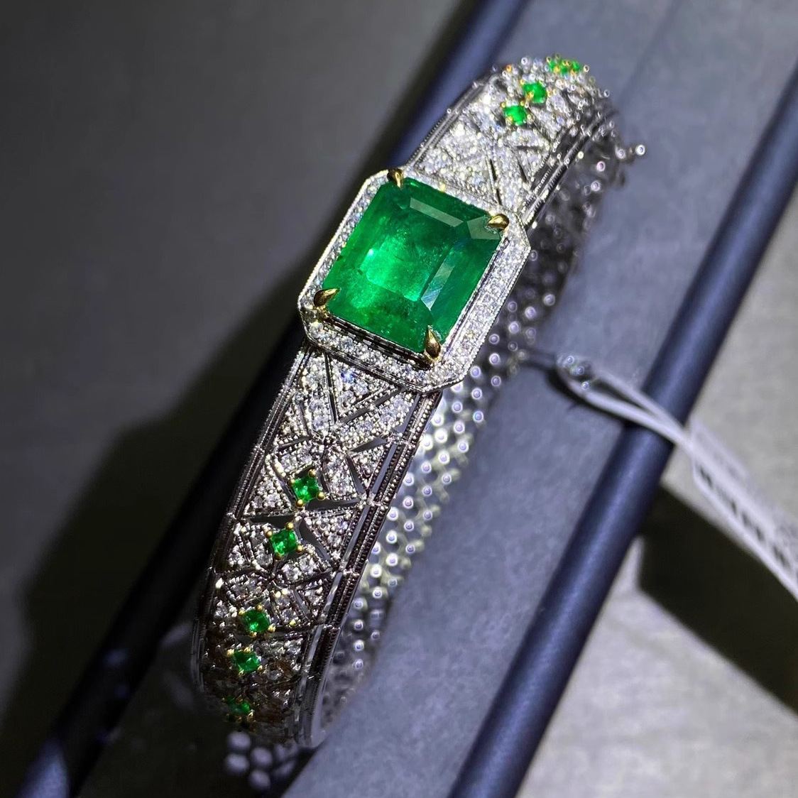 14K Beyaz Altın Vinesg Lab Emerald Pırlanta Bileklik Nişan Düğün Bangles Kadınlar İçin Bilezikler Gelin Partisi Takı Hediyesi