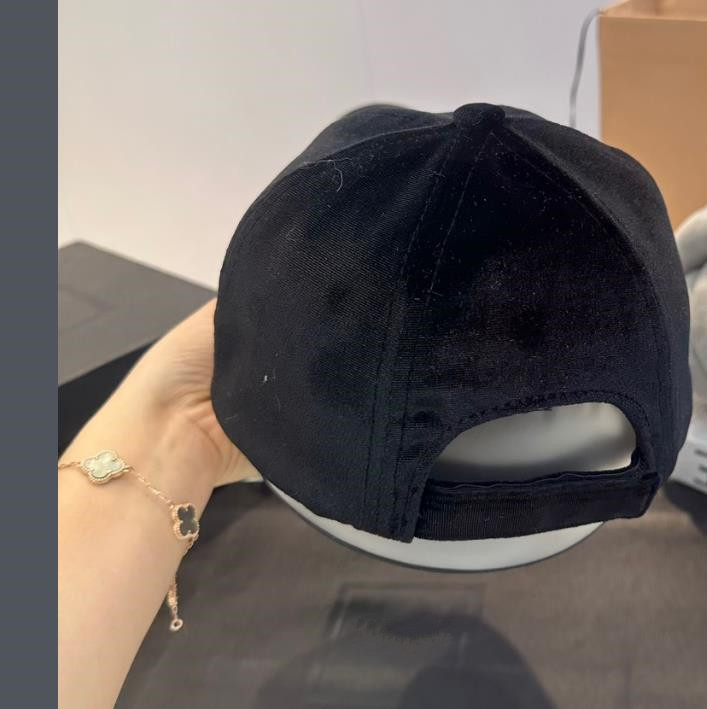 Designer Velvet Bucket Hat Baseball Cap Ny Autumn Winter Warm Thicken Casual Fitted Fisherman Hats Classic Ski Skull Beanie Hats for Women 
