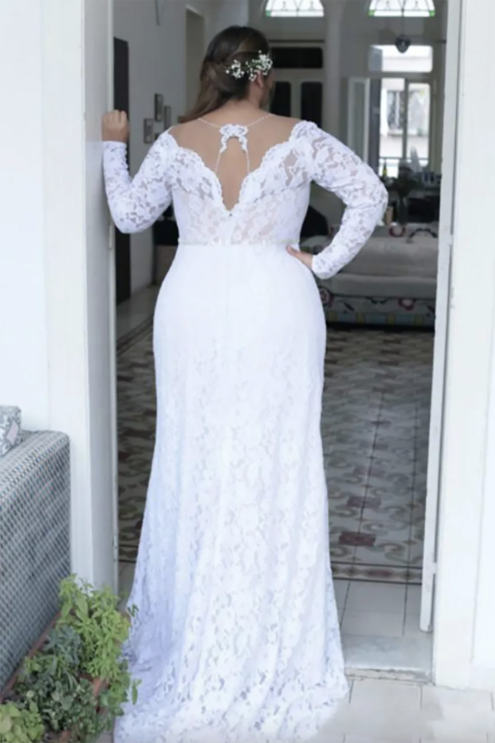 2023 Plus Size Wedding Dresses Deep V Neck Sheath Vintage Long Sleeves Wedding Dresses Bridal Gowns Sweep Train Spring Summer Wear Gown