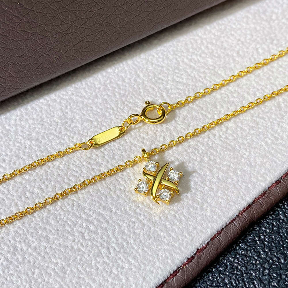 Tf home Collares pendientes de alta calidad Collar de diamantes de oro en forma de cruz en forma de X para mujer Edición ligera Simple y pequeña de cuatro garras