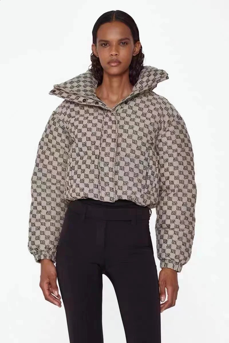 여자 다운 파카 우르 카스 uropean 및 n 폴란드 모노그램 인쇄 자켓 면적 재킷 겨울 자켓 여자 두껍게 빵 231030
