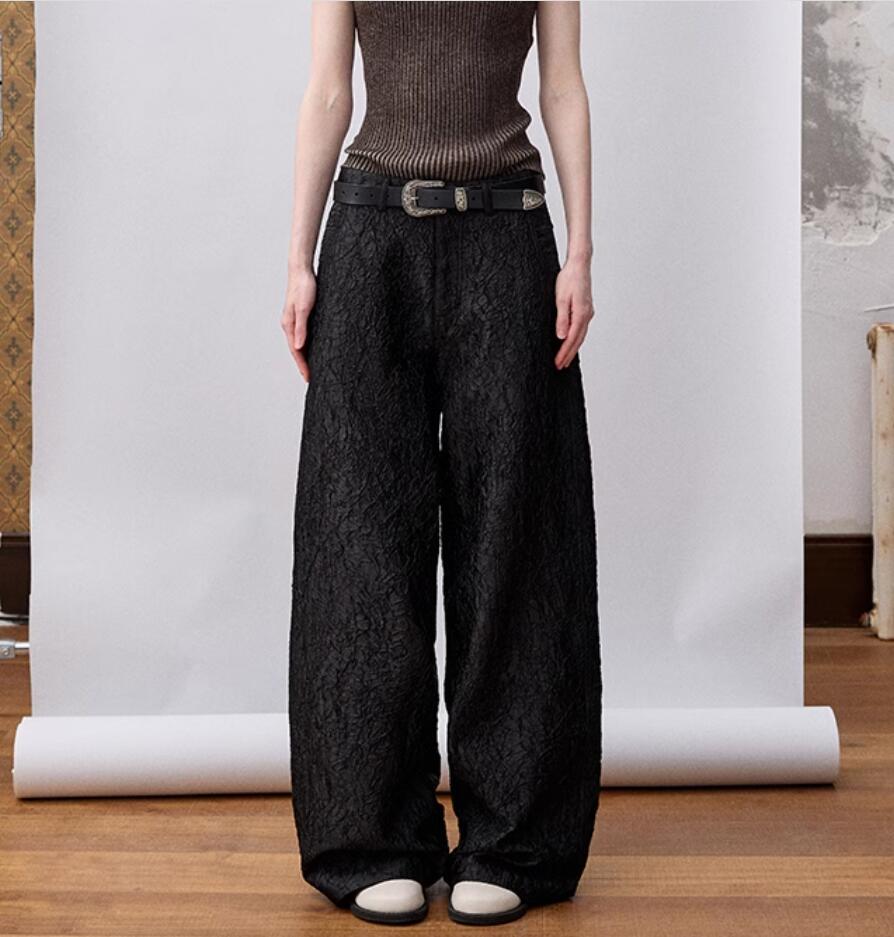 AW casual broek voor dames, zilverwitte geplooide textuur, glanzend ontwerp, broek met rechte pijp en wijde pijpen