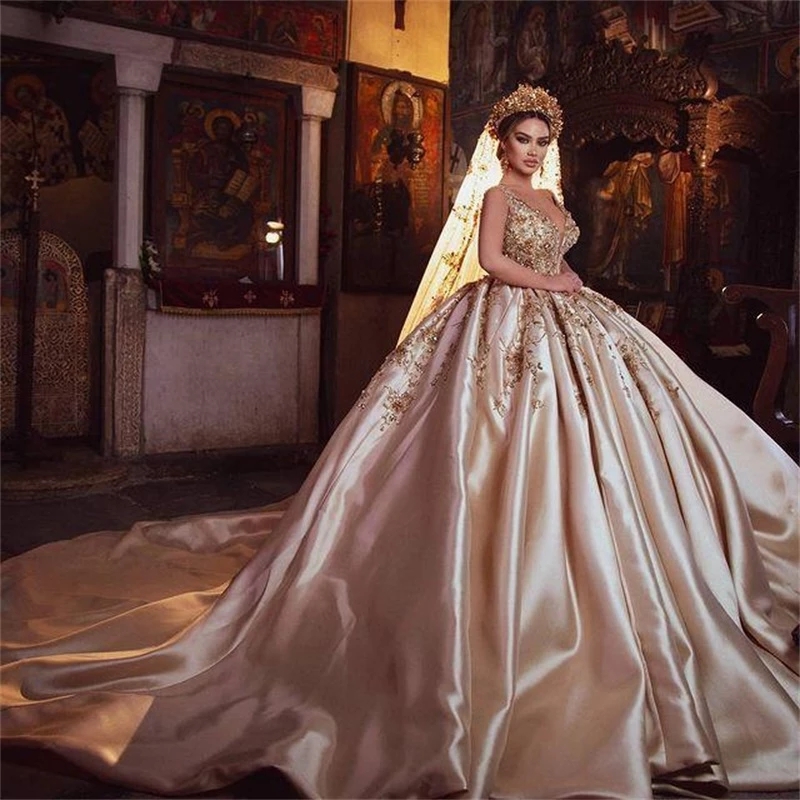 Luksusowa arabska suknia balowa Dubai Dubai Suknie ślubne plus rozmiar koralików ślubnych V Szyja kryształowe koronkowe aplikacje cekinowe vestidos de novia
