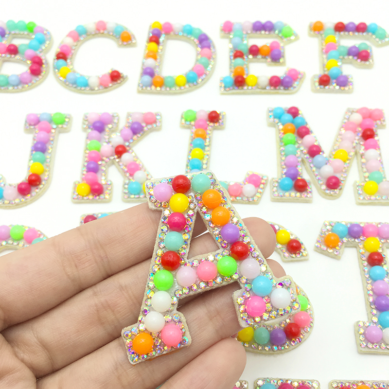 Ferramentas de artesanato 3D misto de cor misto A-Z Pearl shinestone letra inglesa patches pérolas ferro strass em nome DIY Glitter Pearl Alphabet