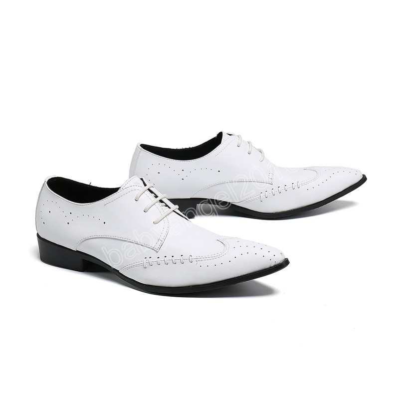 Classic White Wedding Party Men Oxford Shoes Fashion Sapatos pontiagudos Sapatos de renda masculina Business Shoes formais