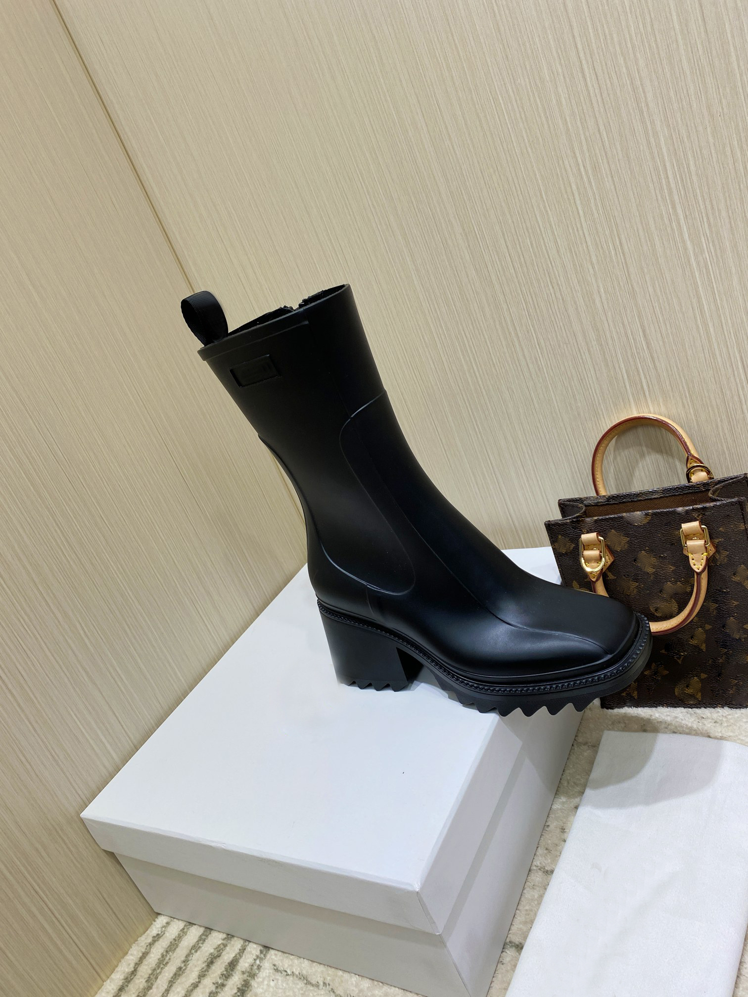 Botas de cuero de diseñador para mujer Otoño Invierno Color sólido Marca Cremallera Tacones gruesos Moda Botas de alta calidad con tamaño de caja 35-40