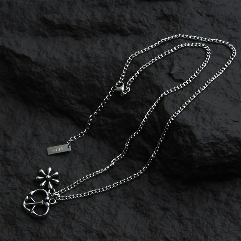 Collana multi-pendente retrò con strumenti di marea giapponese Argento antico Hip-Hop Street All-Match Design originale con catena di maglione