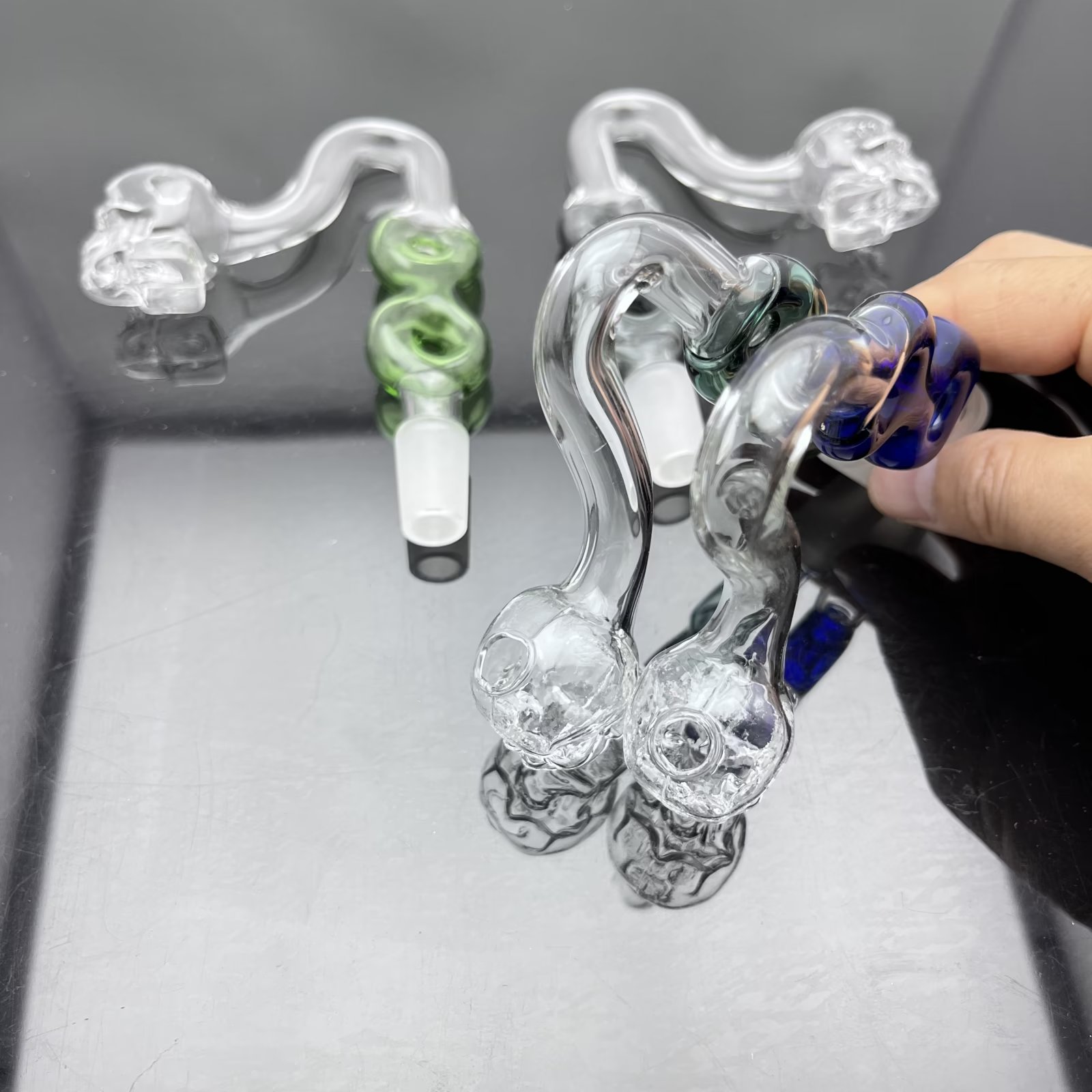 Tubi di vetro Fabbricazione di fumatori Narghilè soffiato a mano Nuovi accessori fornelli con set di sigarette scheletro a forma di 8 14mm