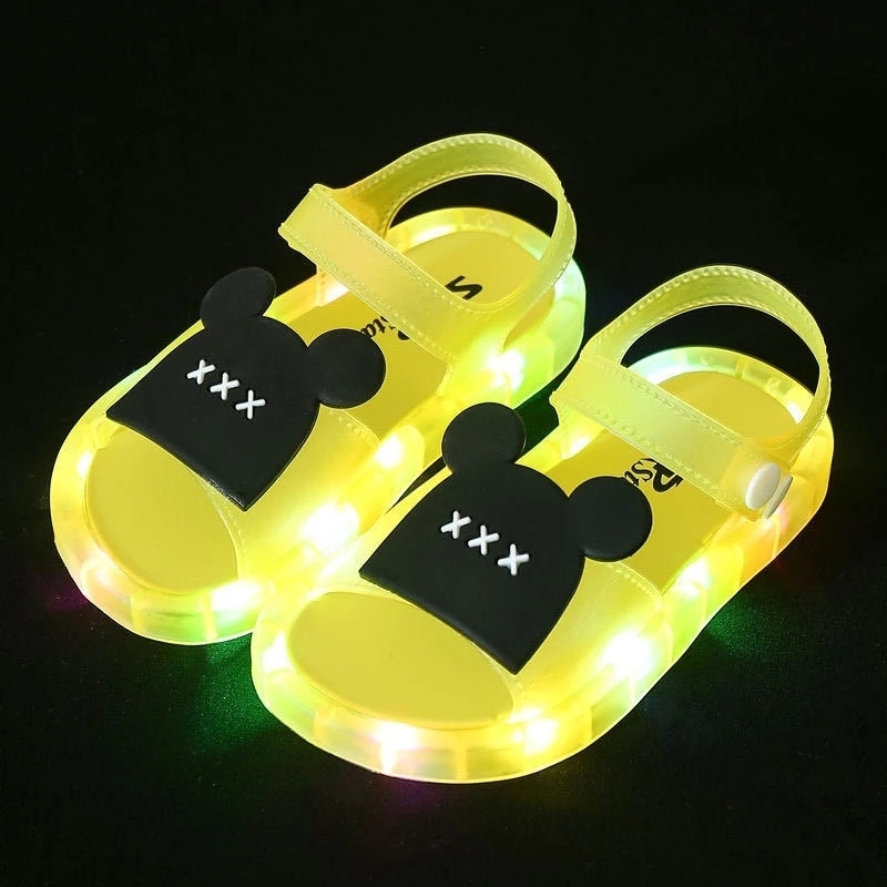 Slipper Footwear Luminous Jelly Summer Children's LED Slipper Girls Slippers PVC Non-slip Beach Sandals Kids Home Bathroom 220902