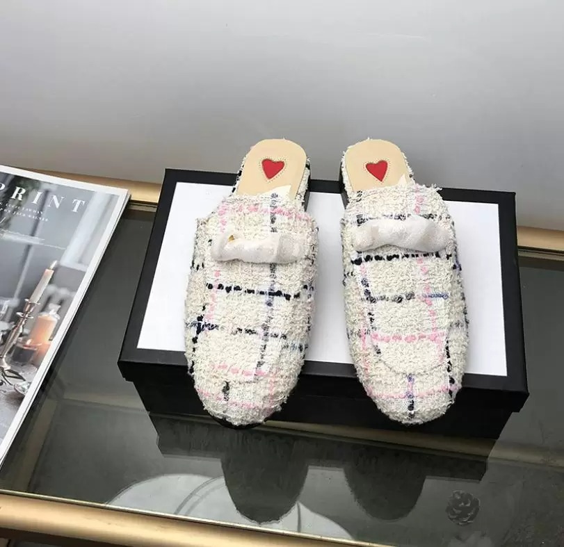 Pantofole firmate Princetown Slipper Uomo Donna Autunno Inverno Mocassini in lana Classica fibbia in metallo Scarpe ricamate Modello di lusso Diapositive pigre con scatola