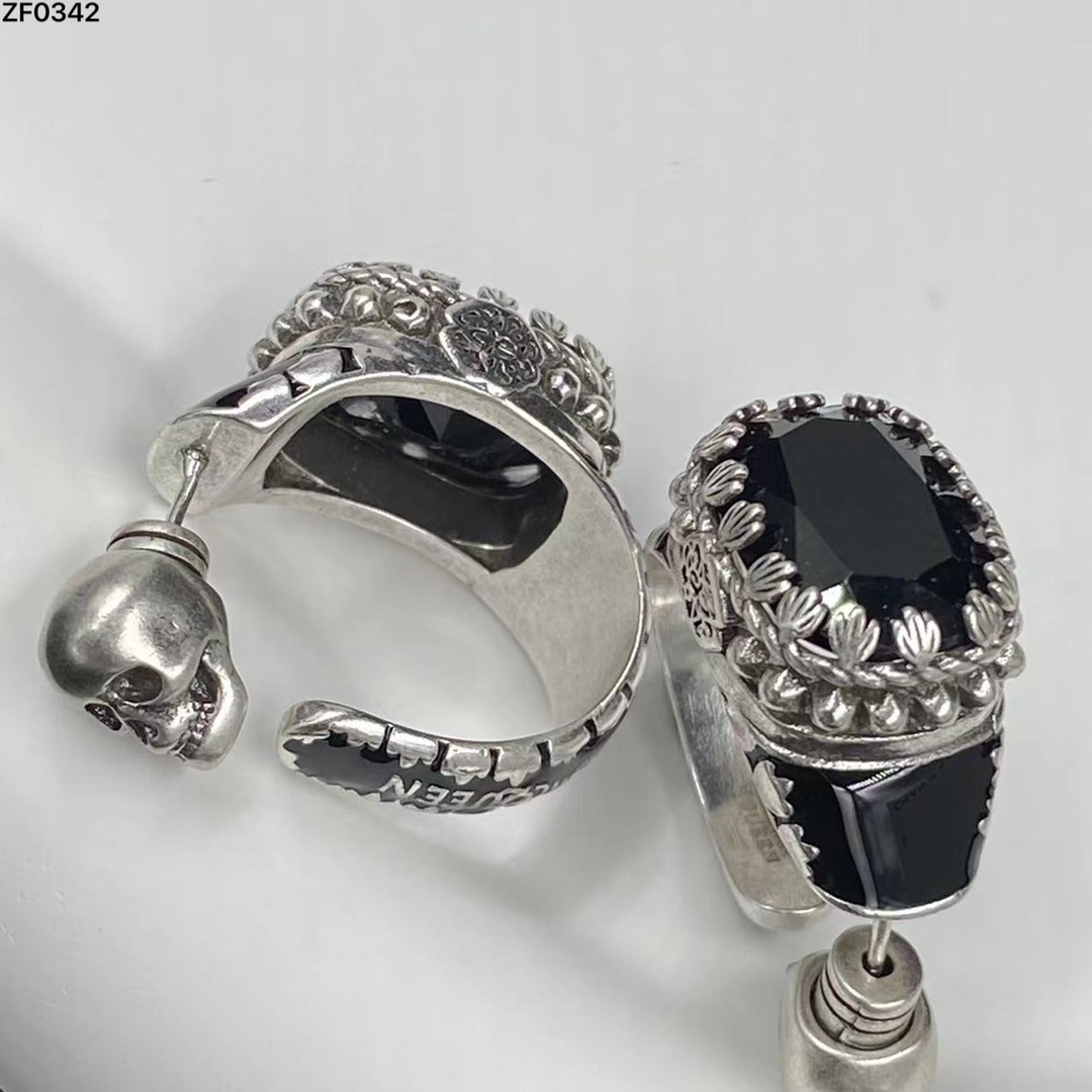 Nuovo Dangle Dangle Dangle Avit Skull Black Gem Women Men Orecchini perle Orecchi Orena Punk in stile Punk Collana Bracciale Ladiestrelloni Desi290E