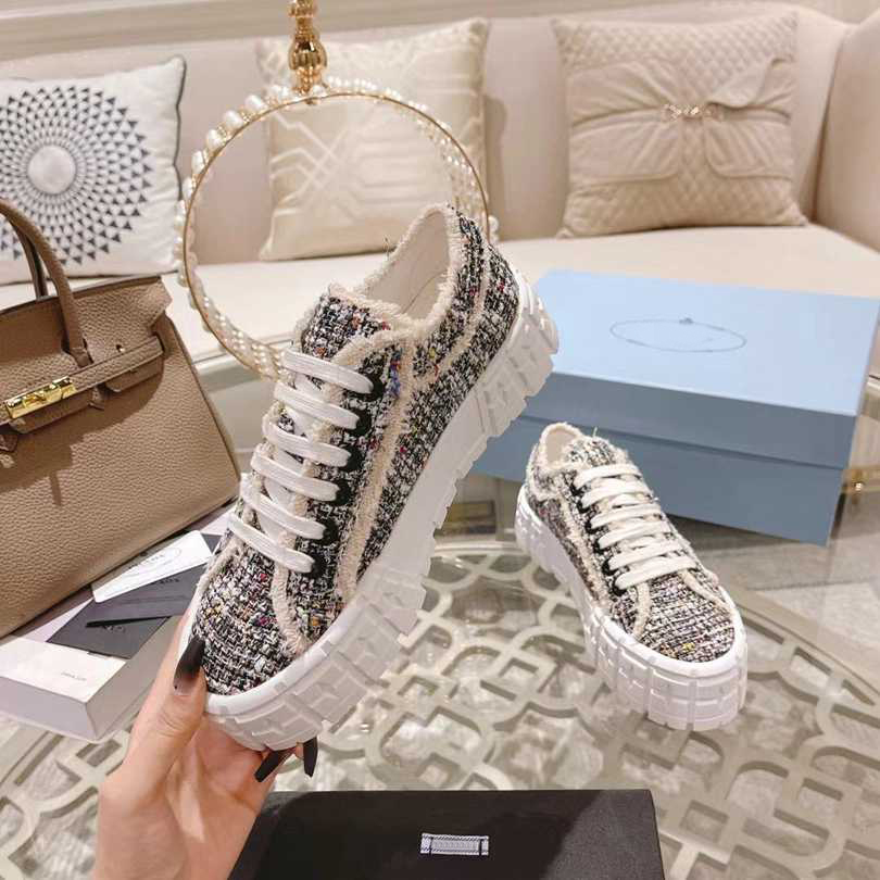 Designer Slippers Autumn Winter Slippers New Fashion Lace Up Girls Casual Shoes Brand Thick Sole Catwalk Shoes Metal Triangle Buckle Heel Height 5cm