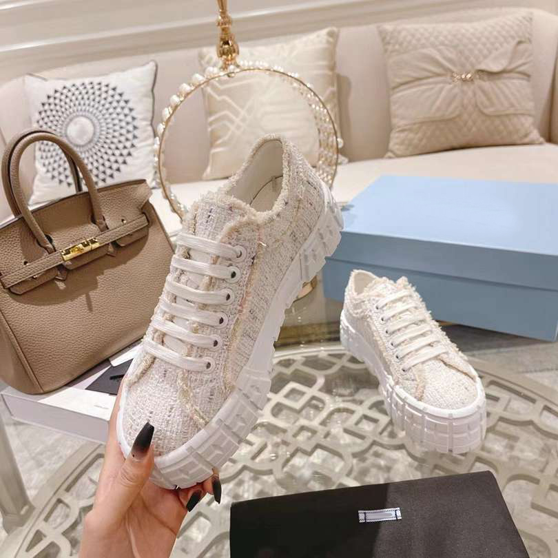 Designer Slippers Autumn Winter Slippers New Fashion Lace Up Girls Casual Shoes Brand Thick Sole Catwalk Shoes Metal Triangle Buckle Heel Height 5cm