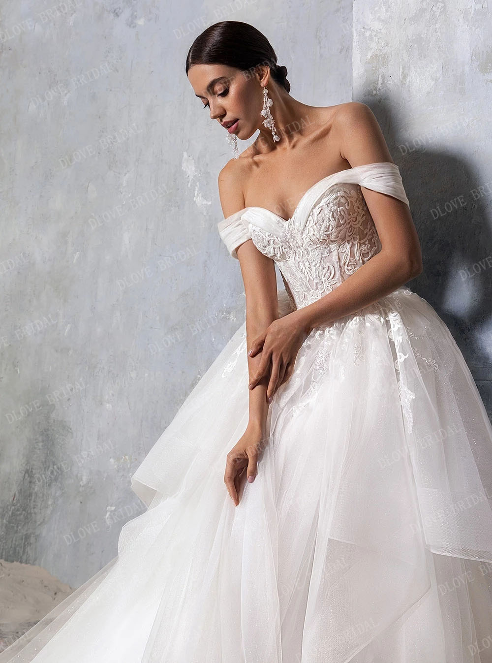 Élégant hors épaule une ligne robes de mariée avec des volants paillettes tulle robe de mariée appliques plus la taille robe de mariée sur mesure 2022 plus récent