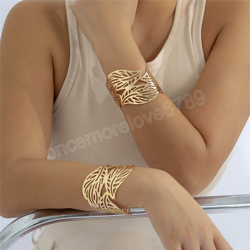 Vintage Big Leaves Hollow Out Bangles Open para mulheres Exageradas Round Round Wide Bracelet Pulseira Casal Acess￳rios de J￳ias Presente Presente