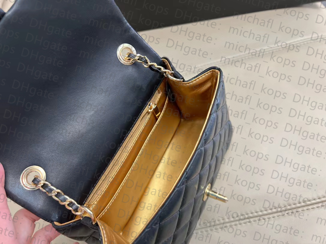 Designer Women Bag Single Shoulder Handväska stor volym Romb Fotbollstillbehör Läder Cross Body Clamshell Bag 2022 Top Luxury Square Bag
