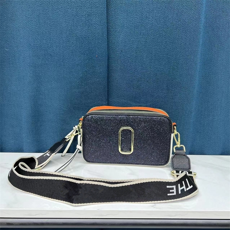 Detaljhandelssdesignväska nya kvinnor axelväskor kontrast färg bärbar textur kamera väska mode messenger väskor195m