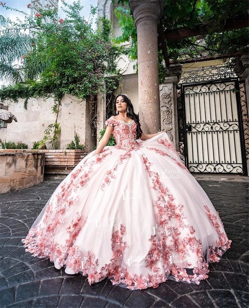 2022 Розовые платья Quinceanera Sweet 16 платья 3d цветочные цветы от плеча роскошные сексуальные кружевные аппликационные хрустальные бусины платья с шариковыми платья с бисером