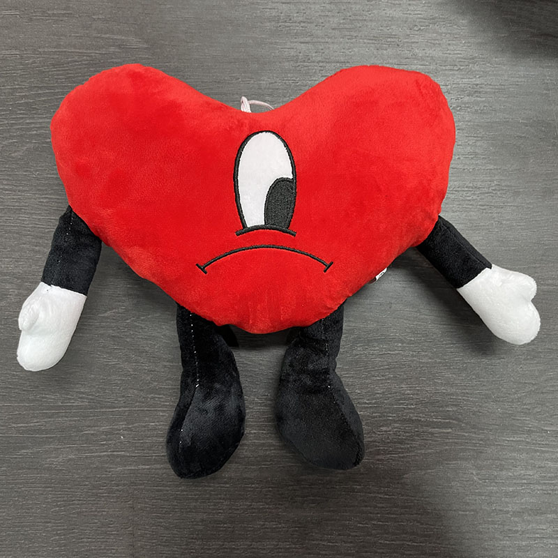 Red Love Heart Bad Bunny Pel￭culas TV Plush Molls Toy Animales de peluche Cantante de moda Cantante PP Algod￳n Viviente Decoraci￳n del hogar