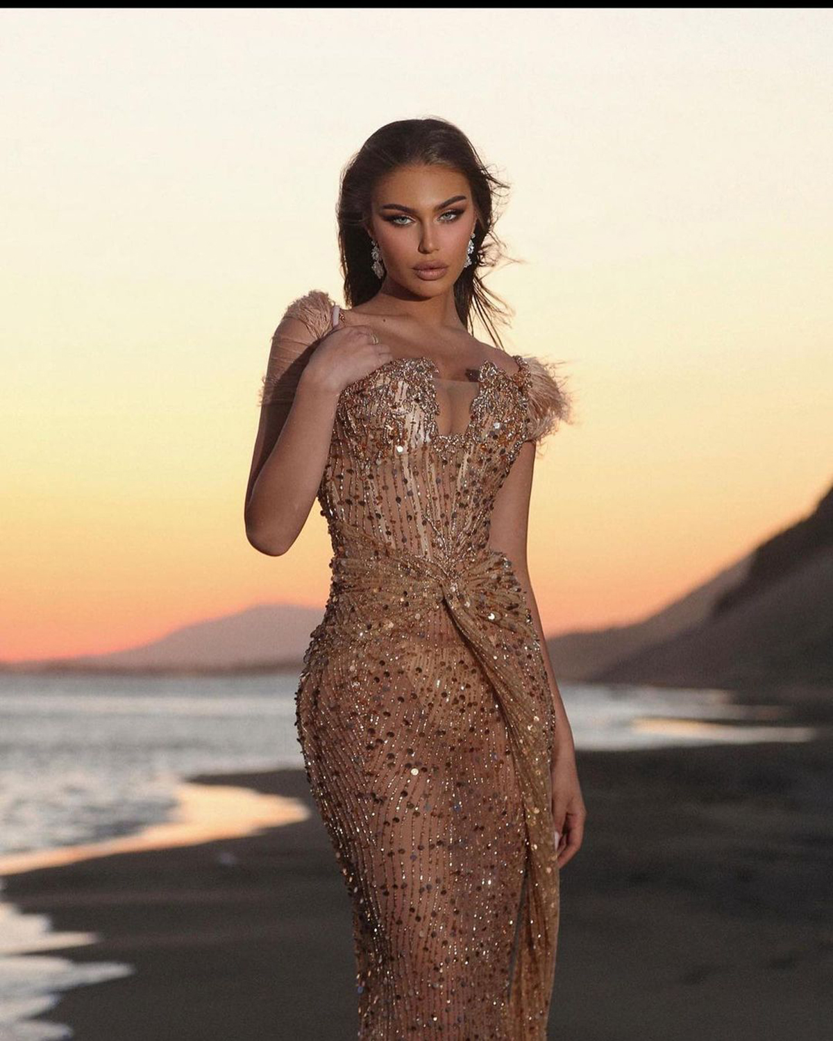 Gold Mermaid Evening Dresses Sleeveless Deep V Neck Spaghetti Straps 3D Lace Beaded Floor Length Appliques Sequins Beaded Celebrity Plus Size Party Gowns Prom Dress