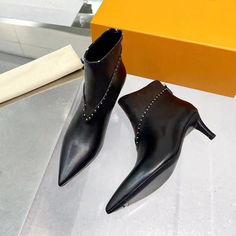 2022 New Women Women Tornozelo Boots Calf Sapatos pontiagudos Mulher Botas curtas com calcanhar de altura média e zíper traseiro